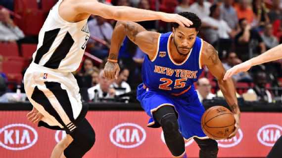 Derrick Rose (áo xanh) dính chấn thương lưng