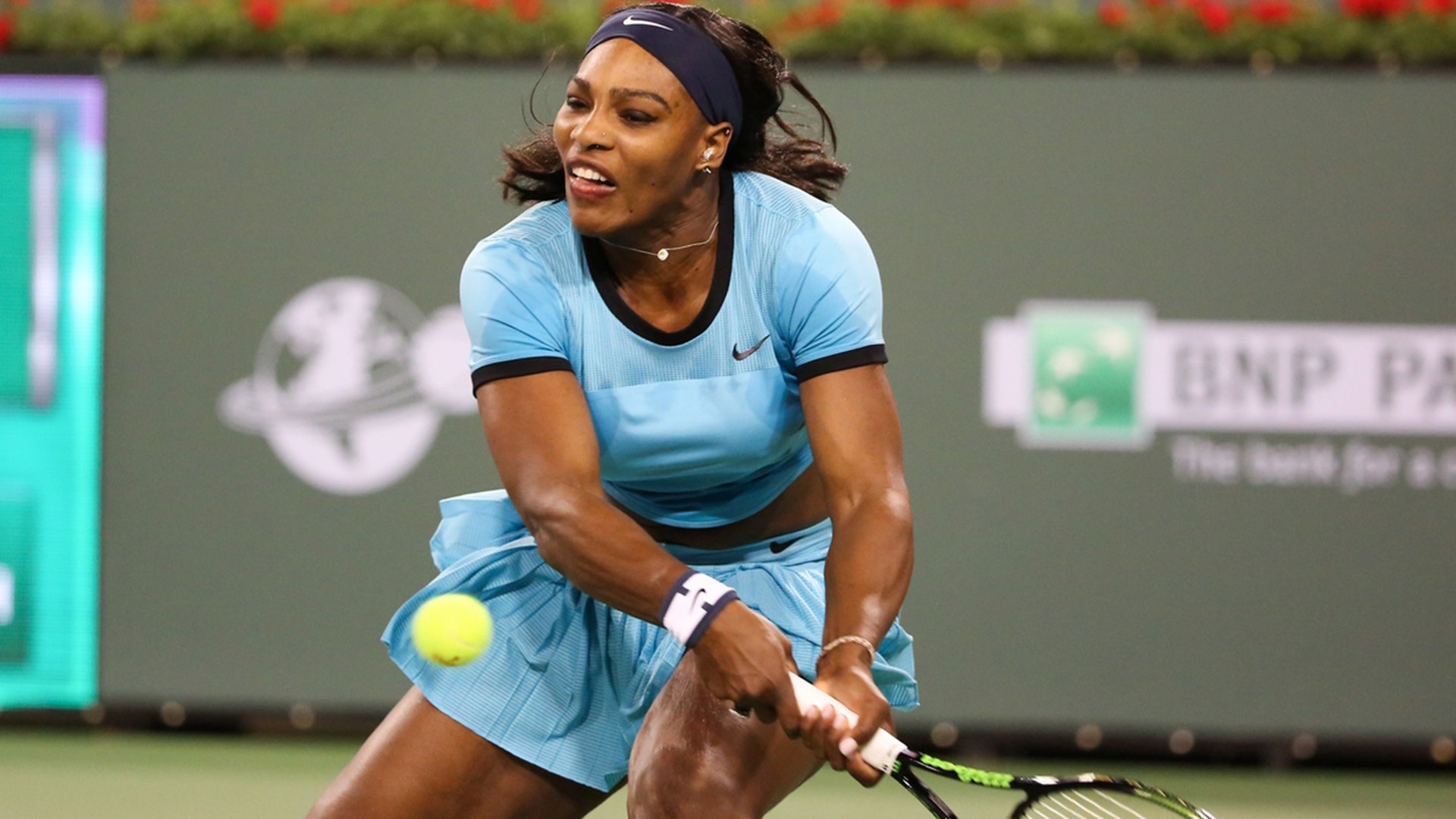 Serena Williams đánh bại ĐKVĐ Simona Halep