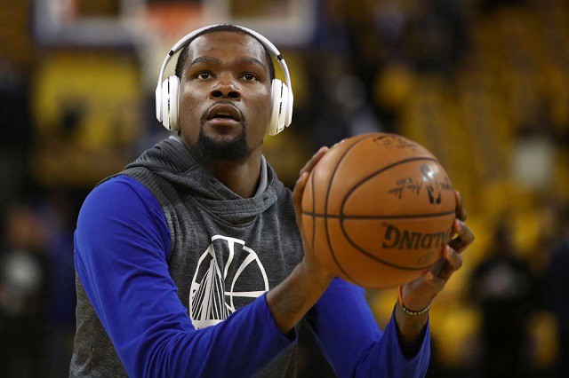 Durant cảm thấy vô lý trước những chỉ trích cho rằng anh là nguyên nhân khiến NBA suy yếu