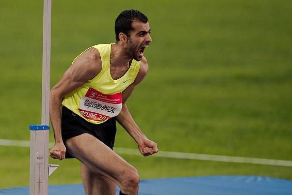 Ghazal vui mừng sau khi vượt qua mức xà 2,36 m tại giải IAAF World Challenge ở Bắc Kinh