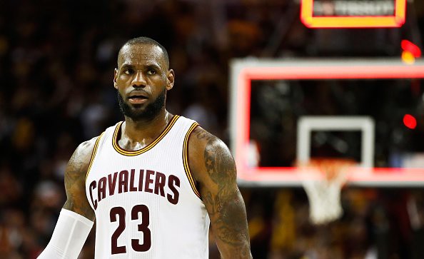 LeBron cho rằng Warriors cũng tương tự như những thử thách trước Spurs và Celtics