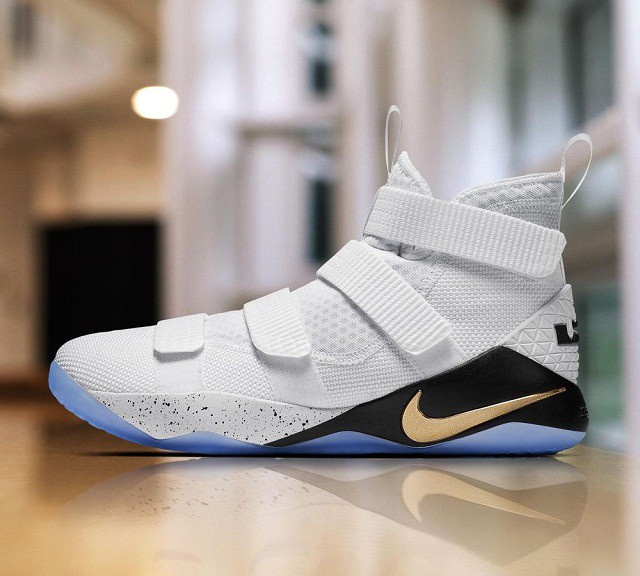 Đôi Nike Zoom Soldier 11 của LeBron