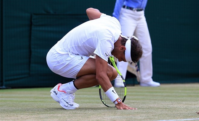 Nadal gục ngã tại vòng 4 Wimbledon sau trận ''marathon'' gần 5 giờ đồng hồ