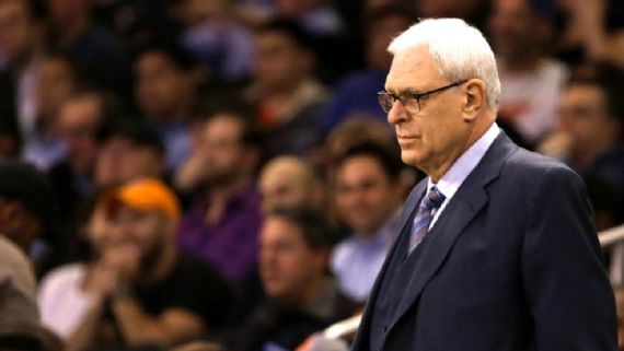 Chủ tịch Phil Jackson của Knicks đang xây dựng đội hình xunh quanh tiền phong Porzingis