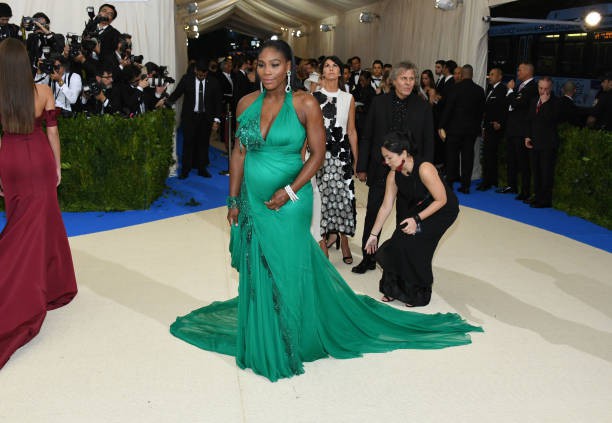 Serena Williams với chiếc váy do Versace thiết kê tại Met Gala