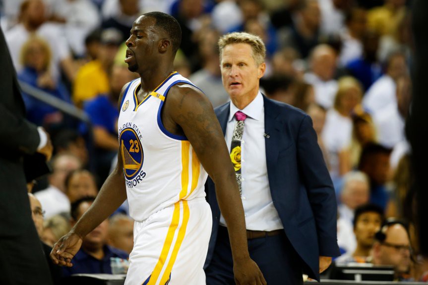 Draymond Green cãi vã với HLV Steve Kerr 