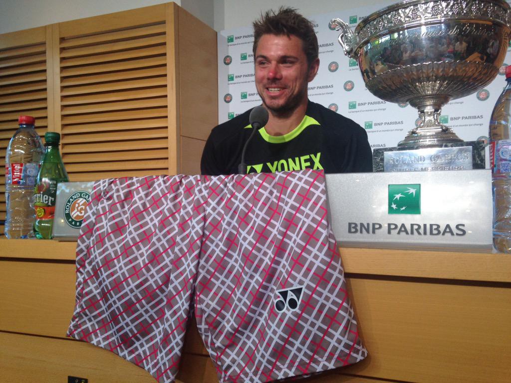 Chiếc quần ''huyền thoại'' của Stan Wawrinka tại Roland Garros 2015