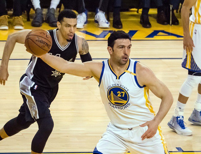 Zaza Pachulia cho rằng Popovich là nguyên nhân chính khiến gia đình anh bị đe dọa