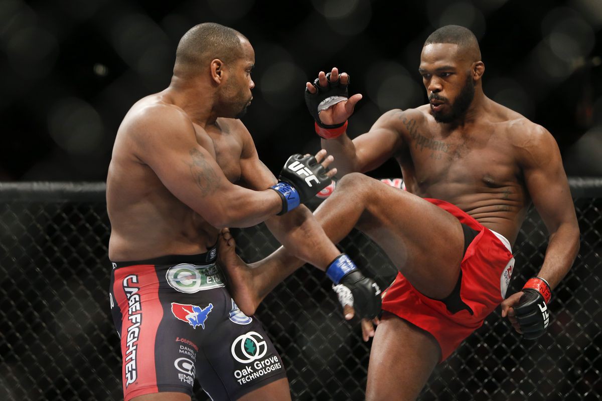 Jon Jones bí mật tu luyện đòn knock-out sức mạnh chết người - Ảnh 4.