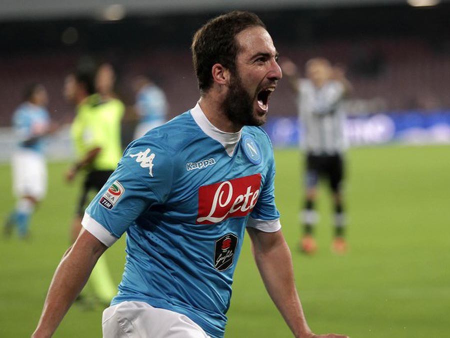 Gonzalo Higuain tiếp tục mang về chiến thắng cho Napoli với bàn thắng duy nhất trong trận gặp Udinese
