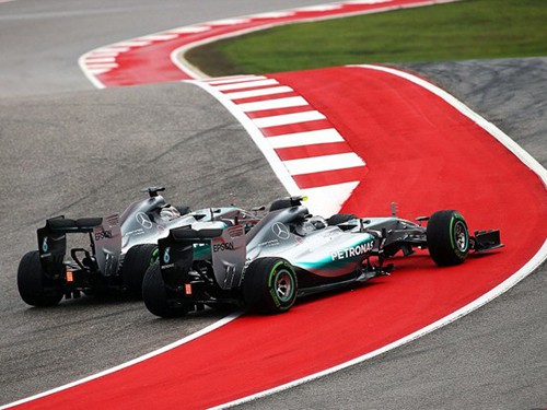 Nico Rosberg cho rằng Lewis Hamilton đã phạm lối với anh ở turn 1