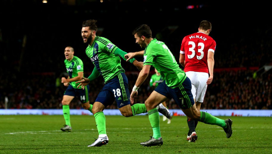 Tương lai của Louis Van Gaal đang hết sức mờ mịt sau trận thua 0-1 trước Southampton