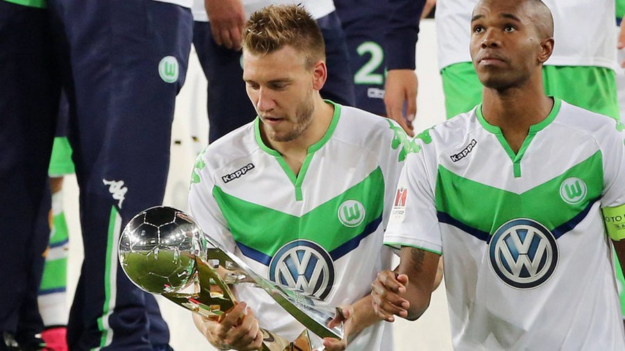 Trong khi Nicklas Bendtner được phong ‘Lord’một cách đầy châm chọc ở Wolfsburg