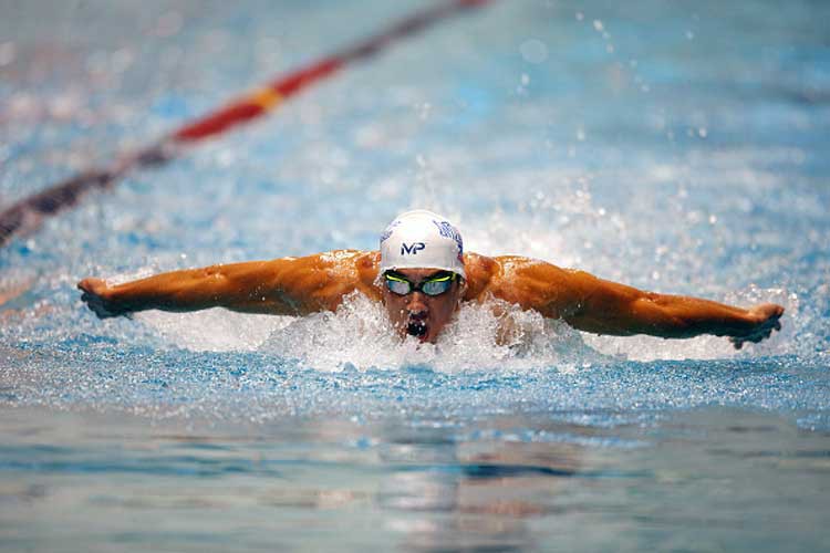 Không ai ăn kinh khủng như Michael Phelps