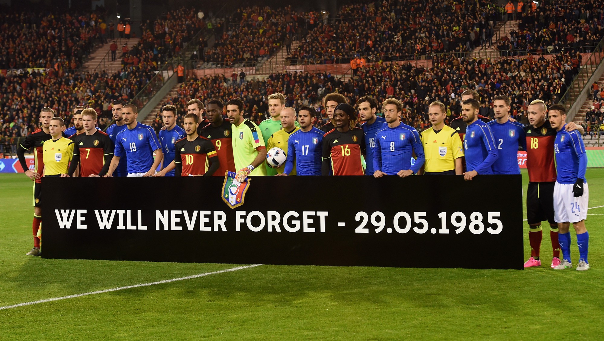 Cầu thủ Bỉ và Italia tưởng niệm 30 năm thảm họa Heysel