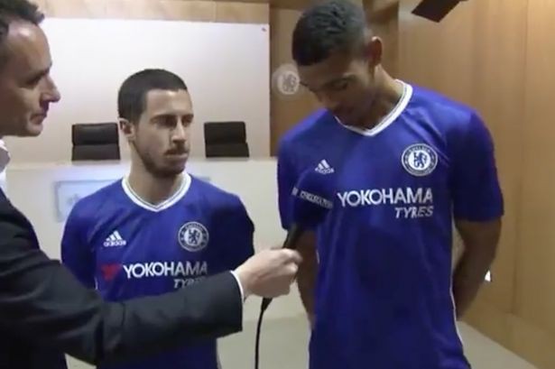 Eden Hazard ra mắt mẫu áo đấu mới của Chelsea trong sự kiện được chiếu trực tiếp trên Facebook