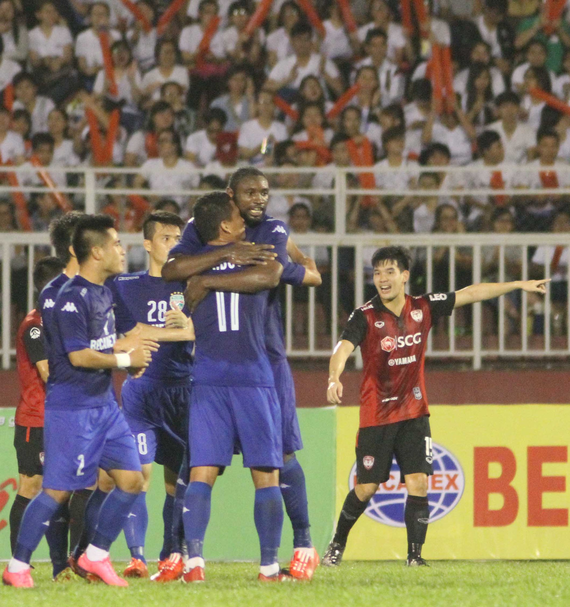 Công Vinh và Becamex Bình Dương vừa có trận giao hữu với Muangthong United