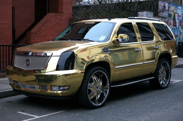 Cỗ xe vàng óng của El Hadi Diouf.