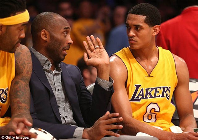 Clarkson (số 6) sẽ đóng vai trò tối quan trọng ở đội hình xoay tua của Lakers.