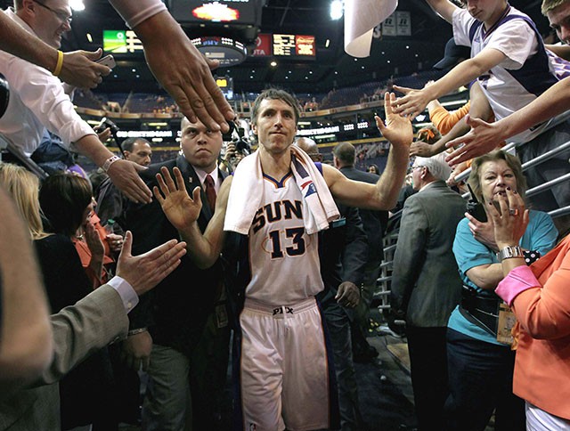 Những năm tháng thi đấu hay nhất trong sự nghiệp của Nash là khi anh dành 2 danh hiệu MVP cùng với Phoenix Suns.