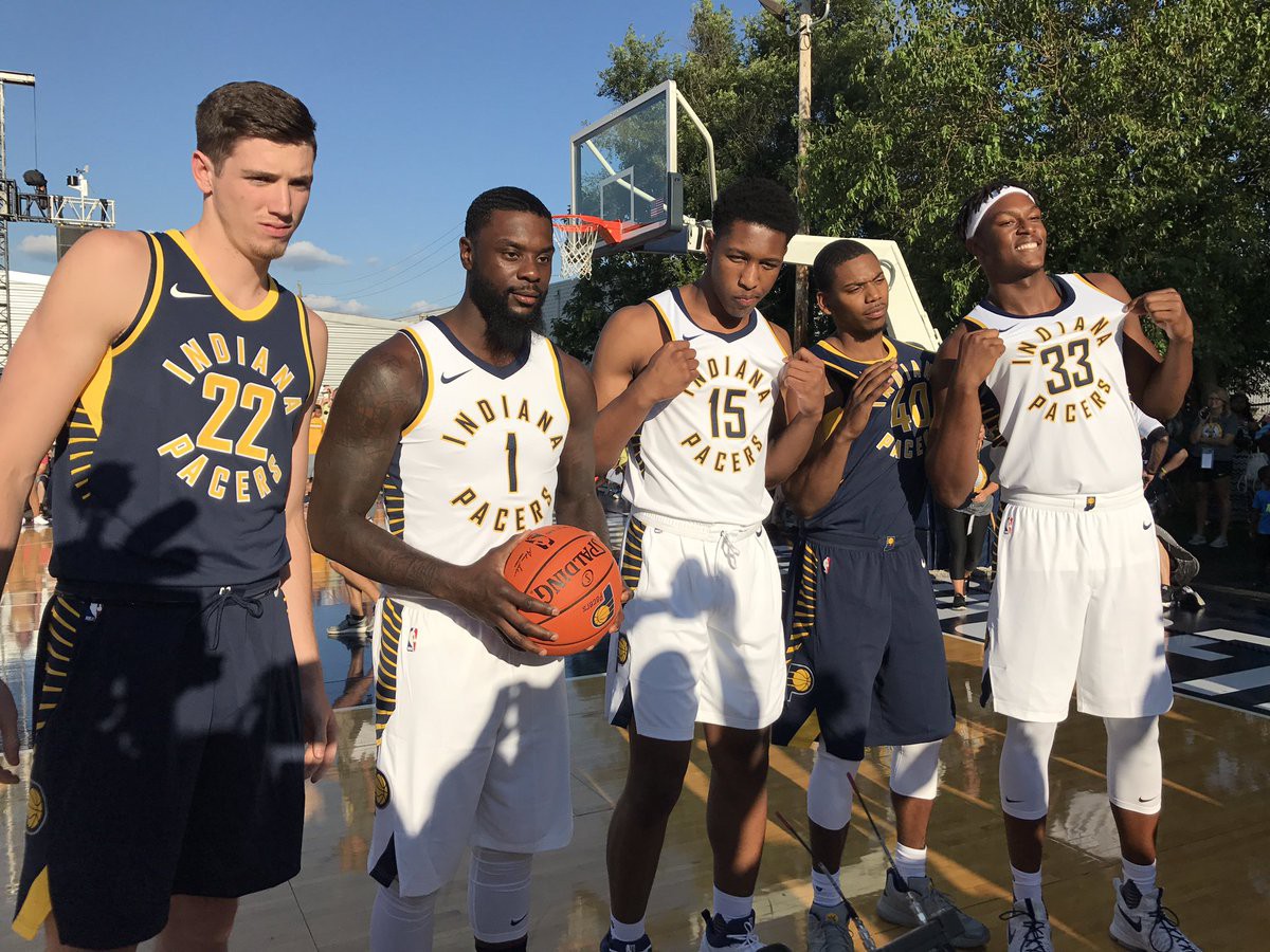 Mẫu đồng phục được thiết kế lại của Indiana Pacers. Bên cạnh áo đấu mới, Pacers còn đang dần thay đổi nhận diện thương hiệu của đội.