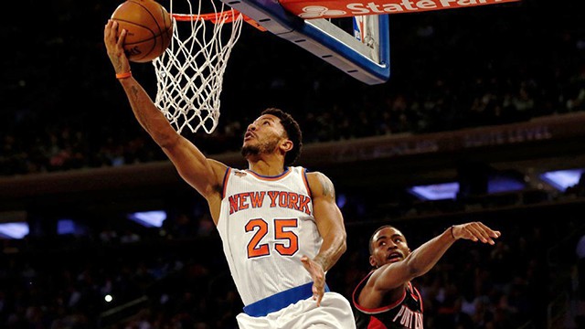 Đến với New York Knicks, Derrick Rose chơi mùa giải hay nhất kể từ khi gặp các chấn thương liên quan đến đầu gối.