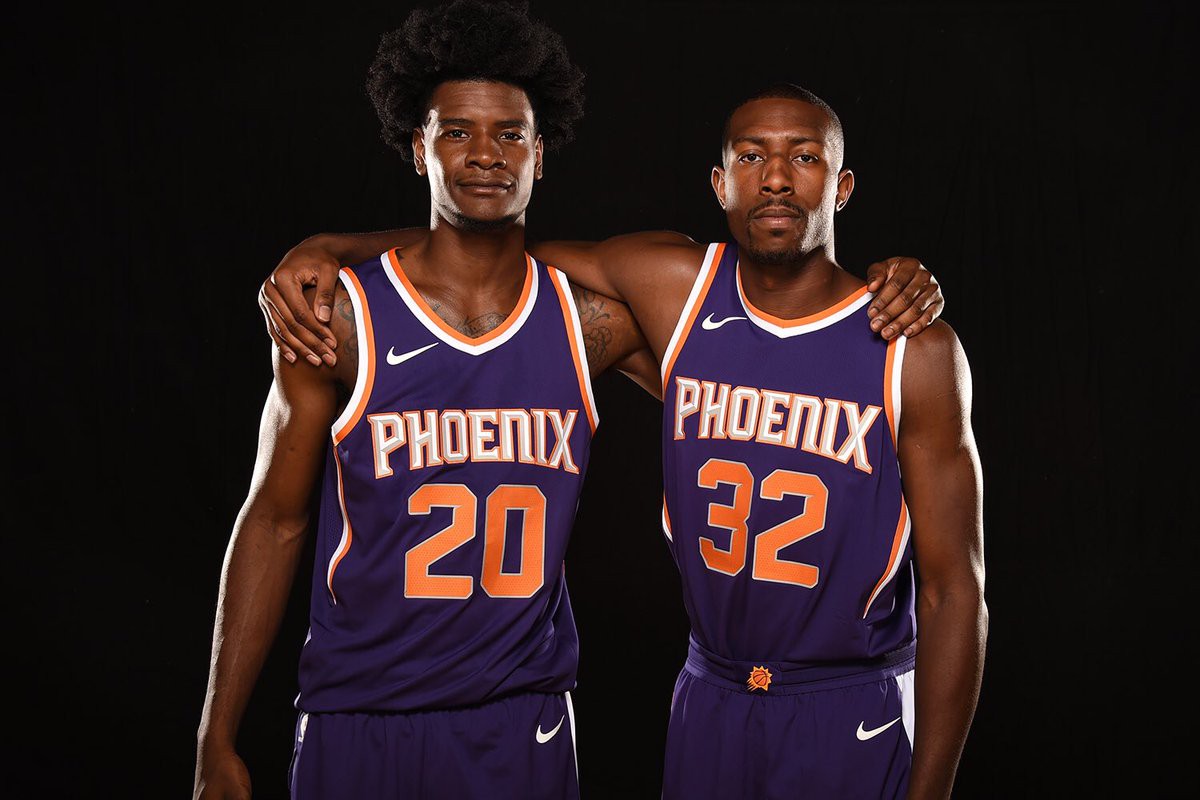 Mẫu áo đấu mới với cảm hứng thiết kế từ thập niên 2000 của Phoenix Suns.