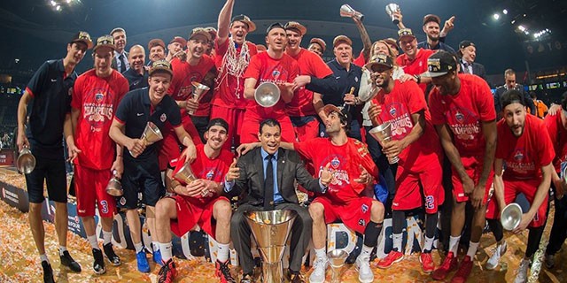 Miloš Teodosić đạt danh hiệu vô địch EuroLeague đầu tiên vào năm 2016 cùng CSKA Moscow sau khi đánh bại Fenerbahce trong trận chung kết.