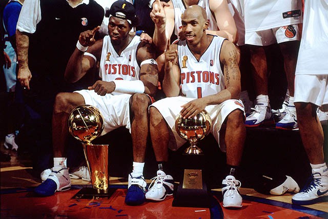Mr.Big Shot dành cúp vô địch và danh hiệu Finals MVP cùng với Detroit Pistons.