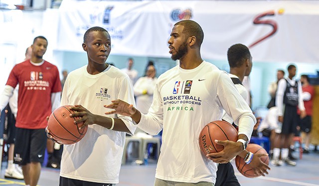Chris Paul tại một sự kiện hoạt động xã hội do FIBA và NBA đồng tổ chức.