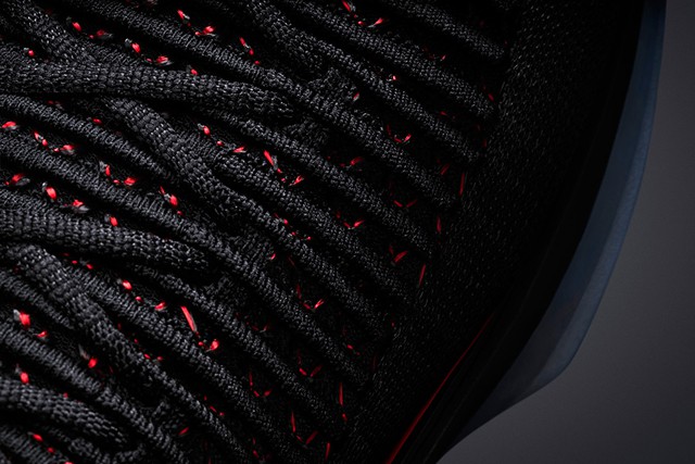 Cận cảnh phần da trên FlyKnit sử dụng sợi tổng hợp hoàn toàn mới của Air Jordan 32.