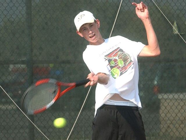Hayward trong một buổi tập tennis thời học sinh.