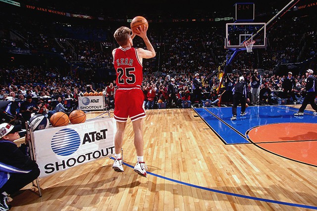Steve Kerr dẫn đầu toàn NBA về tỷ lệ ném 3 điểm thành công mọi thời đại với 45,4%.