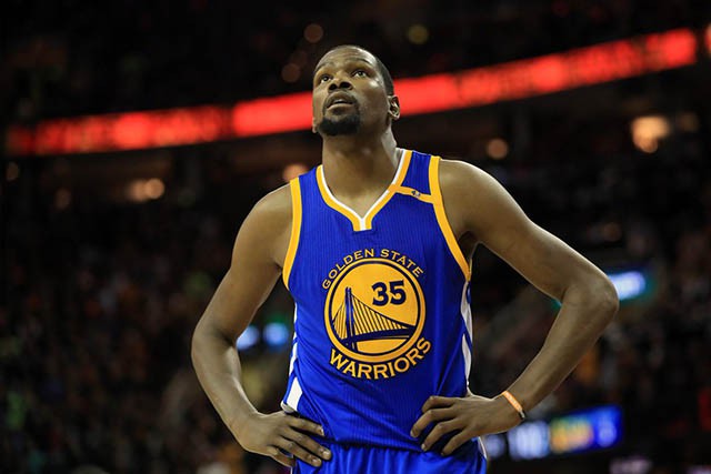 Kevin Durant gánh toàn bộ Warriors trên vai, nhưng như vậy là chưa đủ trước sự quyết tâm của Cavaliers.