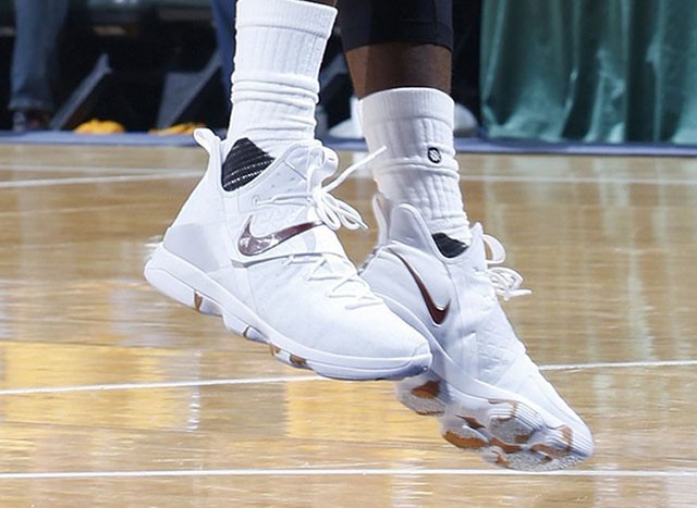 Cận cảnh Nike LeBron 14 “White Wine” PE