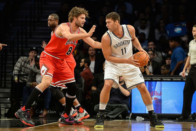 Anh em nhà Lopez rất thường xuyên phải đối đầu với nhau tại NBA.
