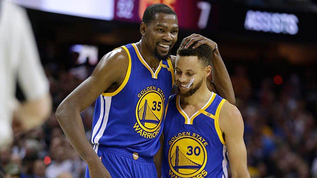 Chính sự học hỏi nhanh và chấp nhận thay đổi đã giúp Kevin Durant hòa nhập nhanh hơn tại Golden State Warriors