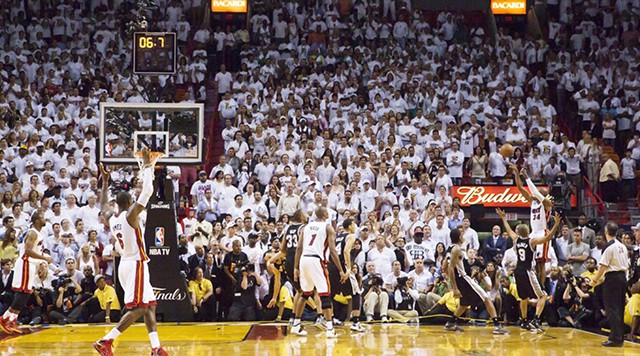 Quả 3 điểm giúp cân bằng tỷ số của Ray Allen trong Game 6 trước San Antonio Spurs là một trong những khoảnh khắc ấn tượng nhất trong lịch sử NBA Finals.