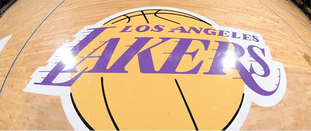 Lakers bị phạt vì tội chèo kéo