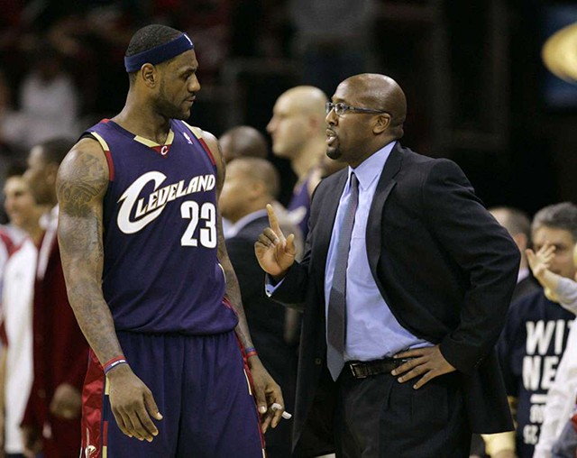 Cleveland Cavaliers là đội bóng đầu tiên Mike Brown dẫn dắt dưới tư cách là huấn luyện viên trưởng.