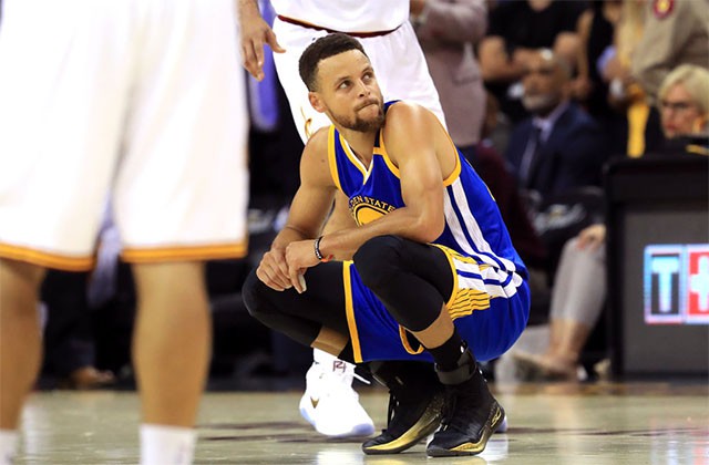 Stephen Curry thiệt mất 26,7 triệu đô vì thuế trong hợp đồng kỷ lục NBA