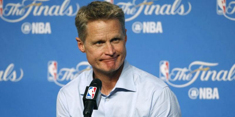 HLV Steve Kerr ''đá xoáy'' các cựu sao của thập niên 50