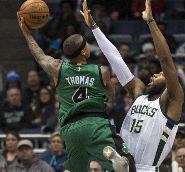 Celtics từng thắng Bucks với 2 mũi ghi điểm nơi Thomas và Crowder.