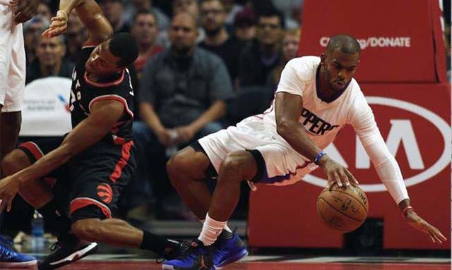 Clippers (áo trắng) chiến thắng do Chris Paul thể hiện phong độ đỉnh cao.