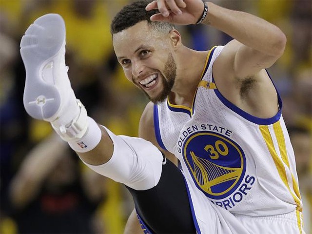 Steph Curry thi đấu cực hay 