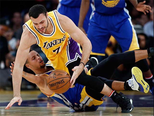 Curry và Warriors từng gục ngã bất ngờ trước Lakers ngay hồi đầu tháng này.