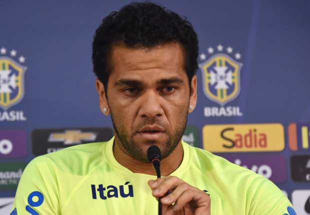 Hậu vệ Dani Alves có nguy cơ không dự Copa America do chấn thương.