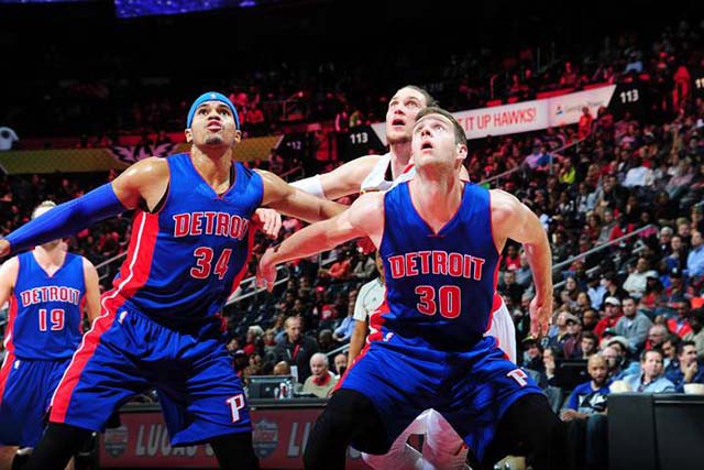 Pistons lấn lướt hẳn do Hawks vắng nhiều trụ cột.