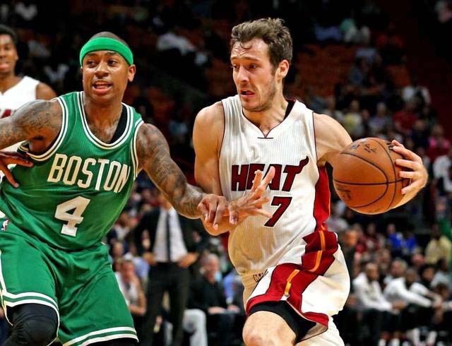 Dragic (7) và Thomas (4) là 2 cầu thủ xuất sắc nhất của 2 đội.