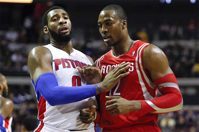 Dwight Howard (số 12, áo đỏ) và Andre Drummond (số 0, áo trắng) là những trung phong cổ điển cuối cùng tại NBA hiện nay.